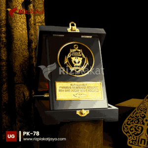 plakat kayu pemerintah